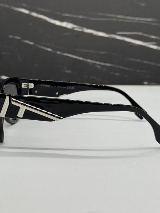 NEW FENDI FE40135I 01A SUNGLASSES BLACK WOMEN EYEWEAR FENDI main image 4